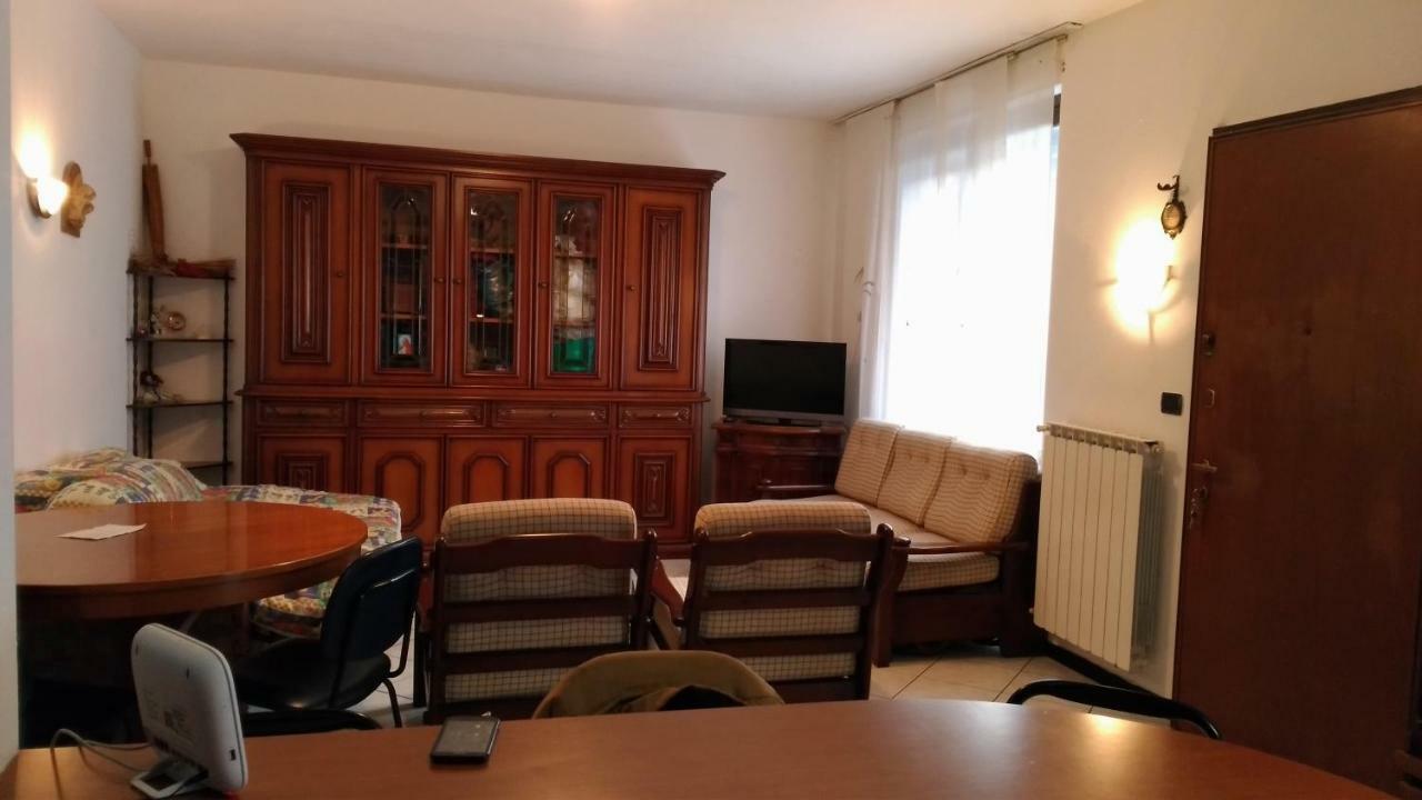 Villetta Rossini Appartamento Da Condividere Con Me Luciano Servizio Ospiti Taxi Driver Navetta No Wifi 2 Camera Da Letto Per 5 Persone Valbrembo المظهر الخارجي الصورة